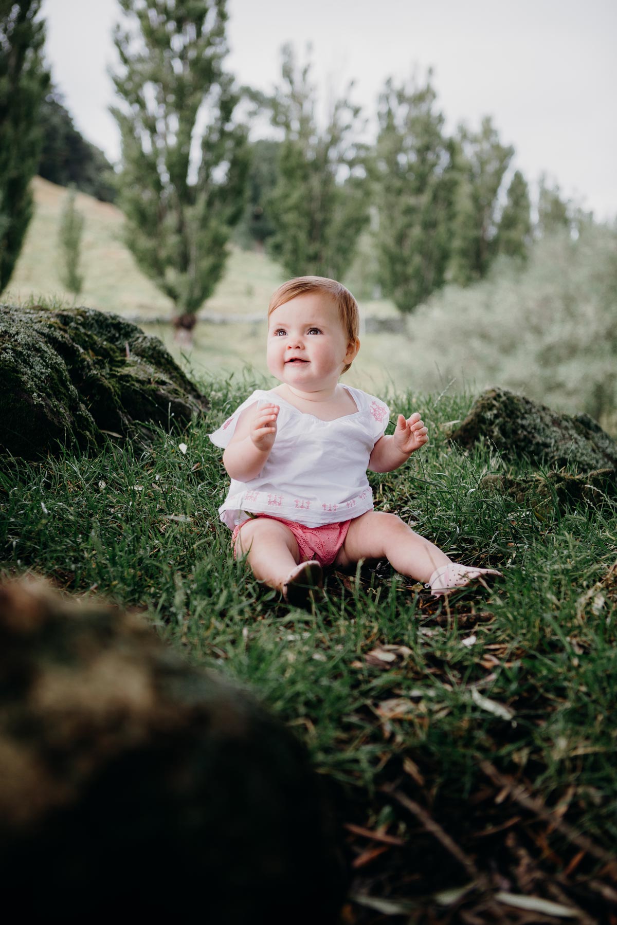 family photos spring lifestyle baby portrait photoshoot session in cornwall park auckland by sarah weber photography