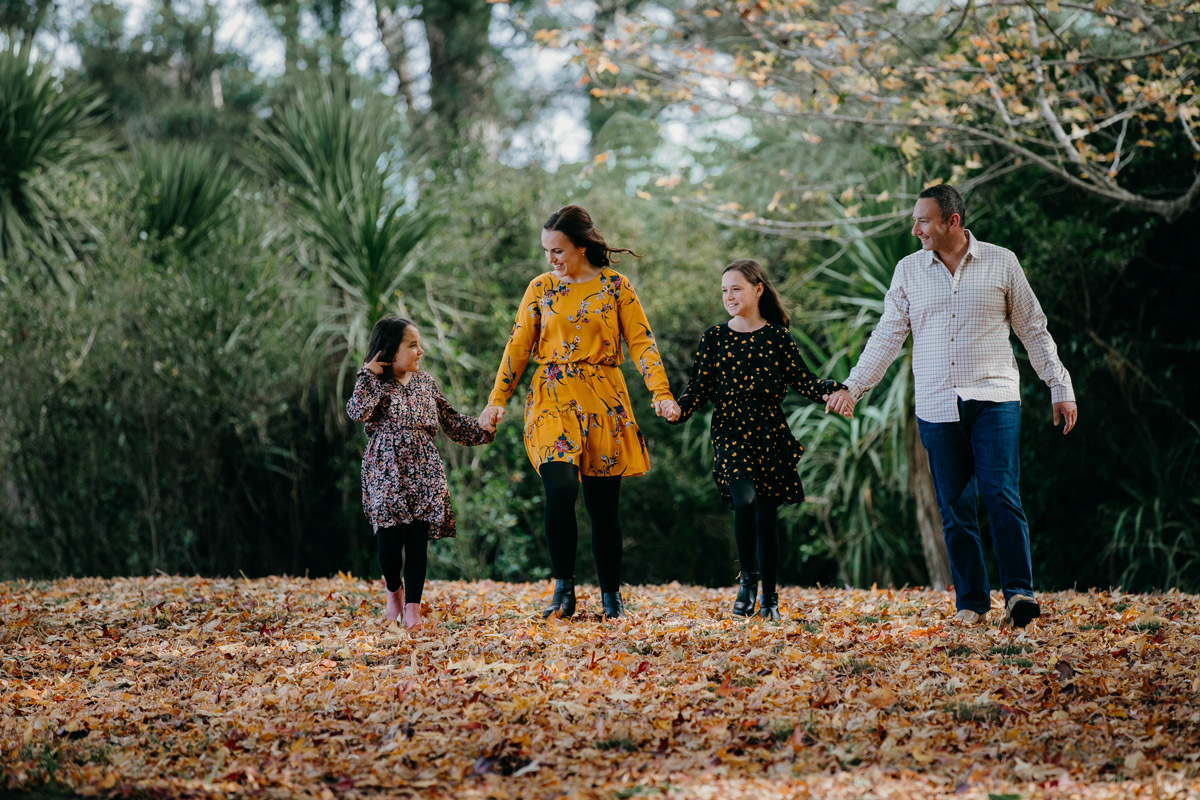 family walking in lifestyle portrait photoshoot session in west auckland. Photos by sarah weber photography